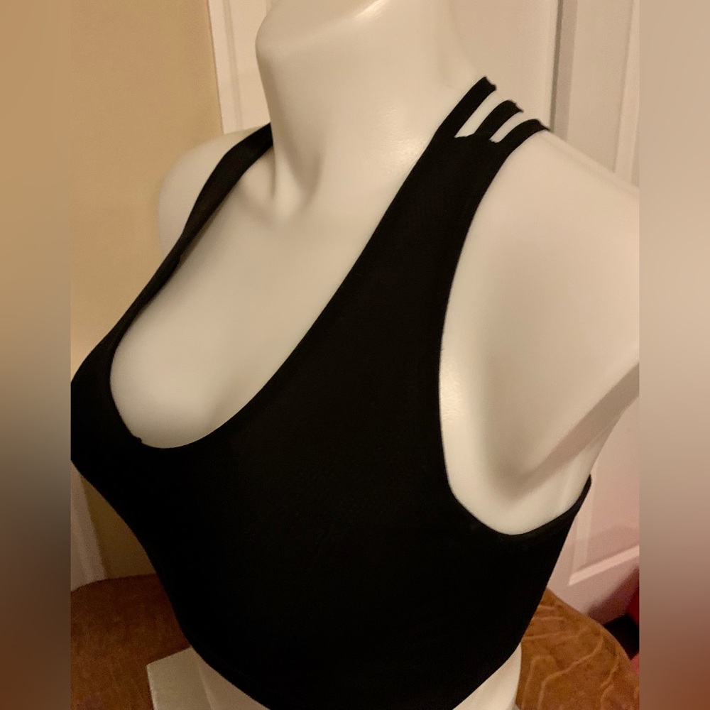 LN LOW SCOOP SPORTS BRA. RACERBACK STYLE.